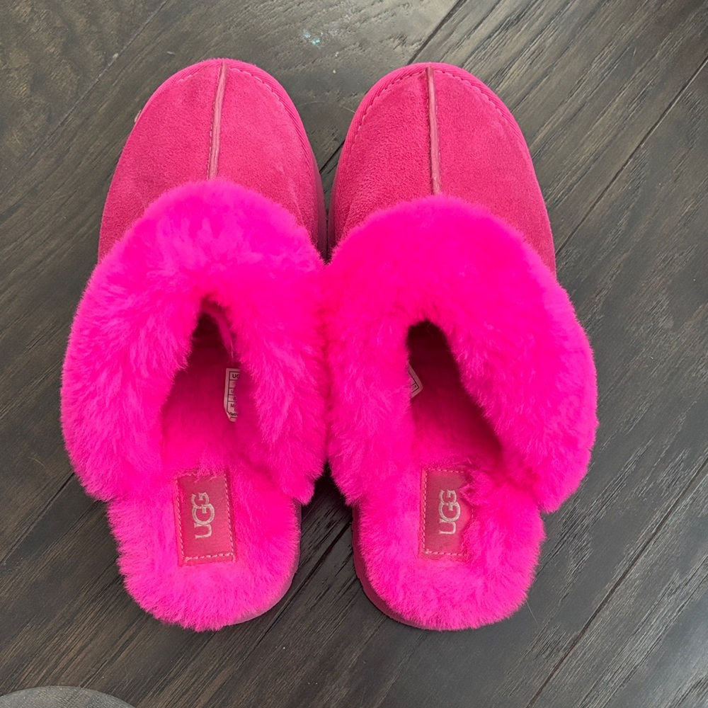 UGG Women's Pink Fluffy Slippers